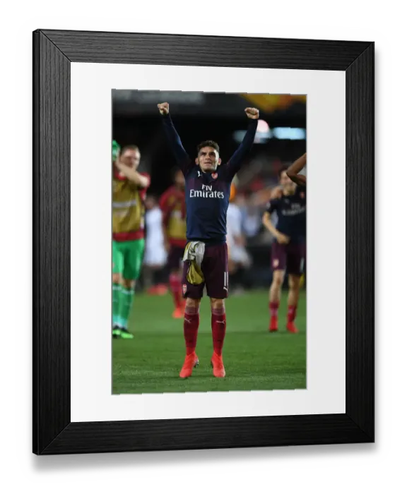 Framed Print : Arsenal Celebrate Semi-Final Victory over Valencia in Europa League