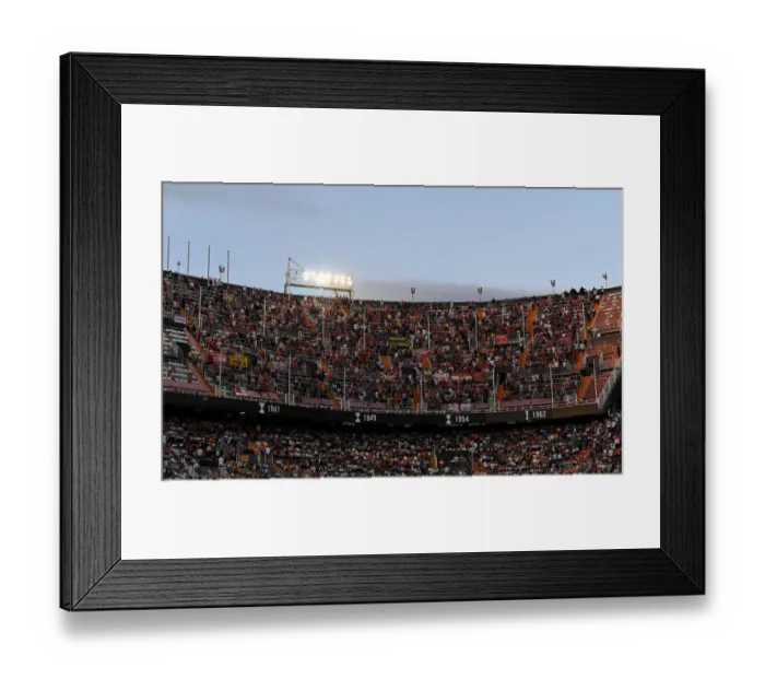 Framed Print : Arsenal Fans at the Valencia Semi-Final: UEFA Europa League 2018-19 Framed Print : Arsenal Fans at the Valencia Semi-Final: UEFA Europa League 2018-19