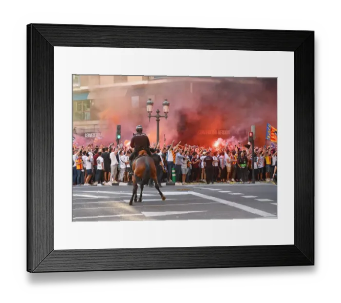 Framed Print : Tense Europa League Semi-Final Showdown: Valencia vs. Arsenal at Estadio Mestalla