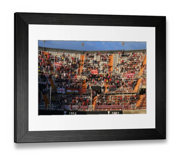 Framed Print : Arsenal Fans Await Semi-Final Showdown at Valencia's Estadio Mestalla