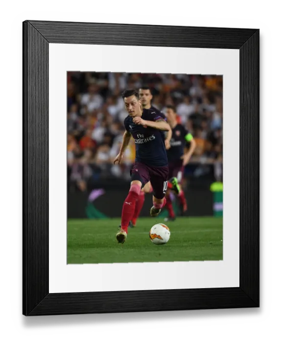 Framed Print : Mesut Ozil in Action: Arsenal vs Valencia - UEFA Europa League Semi-Final Framed Print : Mesut Ozil in Action: Arsenal vs Valencia - UEFA Europa League Semi-Final