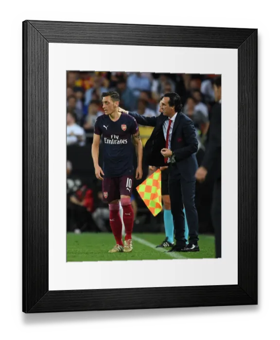 Framed Print : Unai Emery and Mesut Ozil: Arsenal's Europa League Semi-Final Showdown in Valencia
