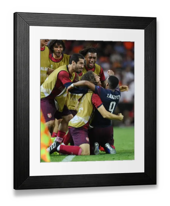 Framed Print : Arsenal Celebrate Lacazette's Goal: Valencia vs Arsenal, UEFA Europa League Semi-Final