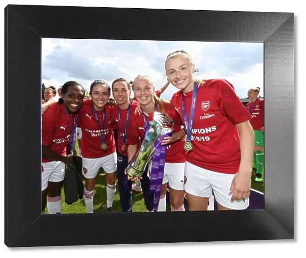 Arsenal Women's Historic WSL Title Win: Carter, Nobbs, Mead, Williamson, and van de Donk Celebrate with the Trophy