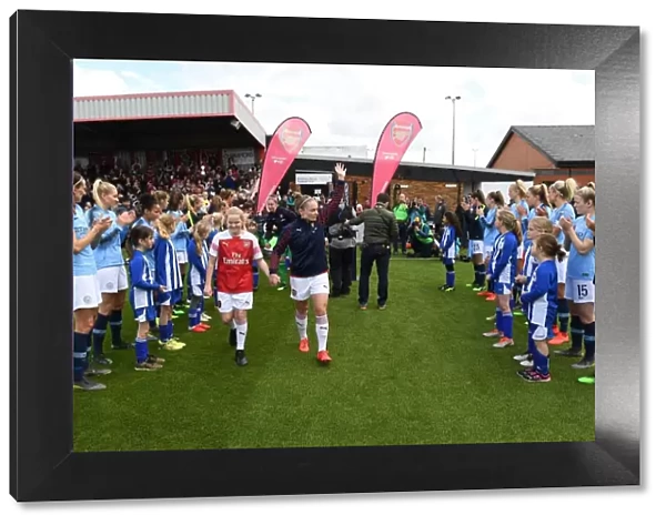 Arsenal Women Receive Guard of Honor from Manchester City Women Before WSL Match