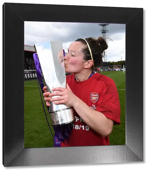 Arsenal Women's Historic WSL Title Win: Manager Emma Mitchell Lifts the Trophy After Defeating Manchester City