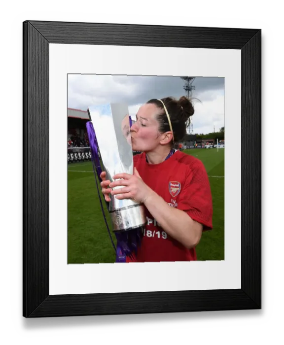 Framed Print : Arsenal Women's Historic WSL Title Win: Manager Emma Mitchell Lifts the Trophy After Defeating Manchester City