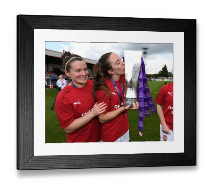 Framed Print : Arsenal Women Celebrate Historic WSL Title Win: Mitchell and Evans Lift the Trophy