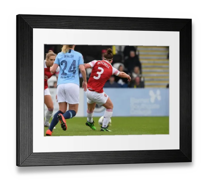 Framed Print : Emma Mitchell Scores Thrilling Winner: Arsenal Women Defeat Manchester City Women in WSL Showdown
