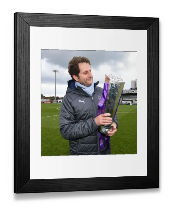 Framed Print : Joe Montemurro Celebrates WSL Title Win with Arsenal Women After Triumph over Manchester City