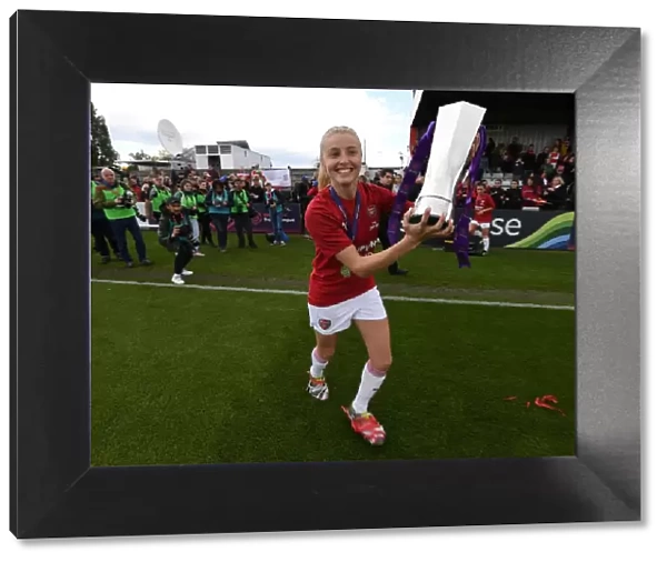 Leah Williamson Lifts WSL Trophy: Arsenal Women Celebrate Championship Win over Manchester City