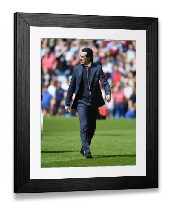 Framed Print : Unai Emery: Arsenal Coach Ahead of Burnley vs Arsenal (2018-19) Framed Print : Unai Emery: Arsenal Coach Ahead of Burnley vs Arsenal (2018-19)