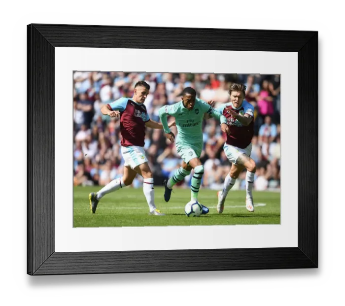 Framed Print : Joe Willock Breaks Past Burnley's Defense: Burnley vs Arsenal, Premier League 2018-19 Framed Print : Joe Willock Breaks Past Burnley's Defense: Burnley vs Arsenal, Premier League 2018-19
