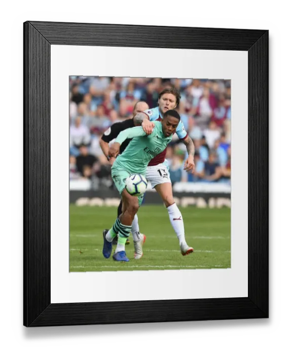 Framed Print : Clash of the Midfielders: Joe Willock vs. Jeff Hendrick (Burnley vs. Arsenal 2018-19) Framed Print : Clash of the Midfielders: Joe Willock vs. Jeff Hendrick (Burnley vs. Arsenal 2018-19)