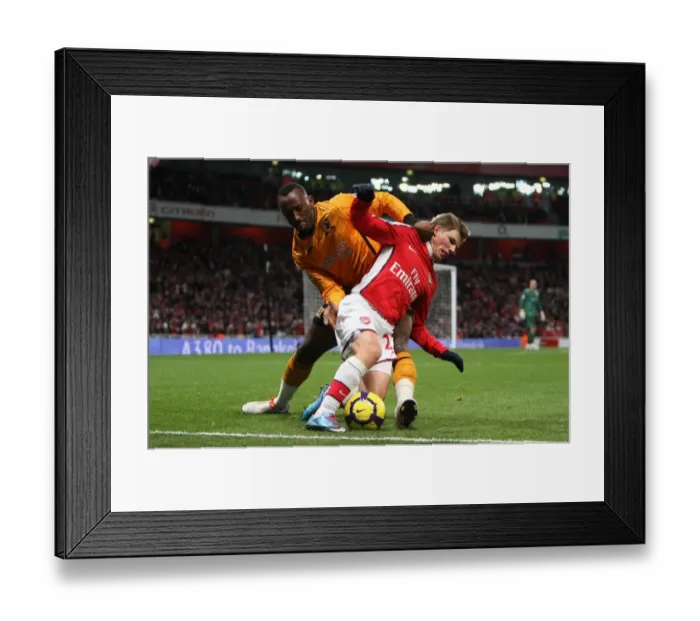 Framed Print : Arsenal's Andrey Arshavin Scores Two as Gunners Crush Hull City 3-0 in Premier League Framed Print : Arsenal's Andrey Arshavin Scores Two as Gunners Crush Hull City 3-0 in Premier League