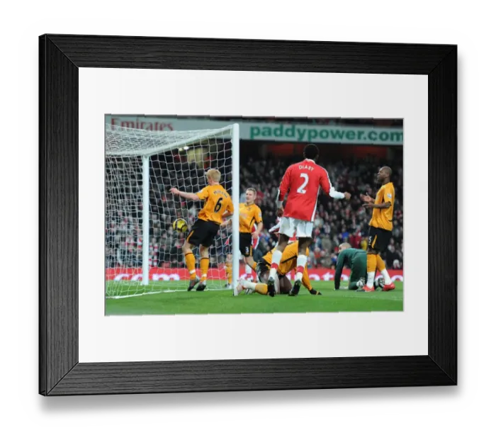 Framed Print : Eduardo Scores the Second Goal: Arsenal Crushes Hull City 3-0