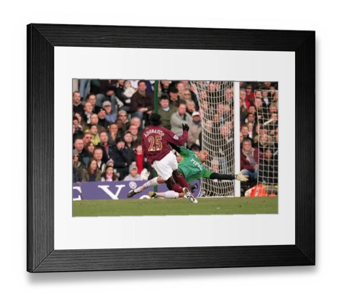 Framed Print : Emmanuel Adebayor scores Arsenals 2nd goal past Tony Warner (Fulham) Framed Print : Emmanuel Adebayor scores Arsenals 2nd goal past Tony Warner (Fulham)