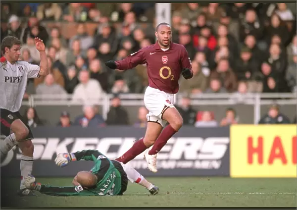 Thierry Henry scores Arsenals 3rd goal, his 2nd goal, past Tony Warner (Fulham)