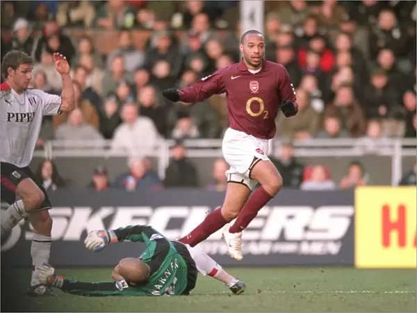 Thierry Henry scores Arsenals 3rd goal, his 2nd goal, past Tony Warner (Fulham)