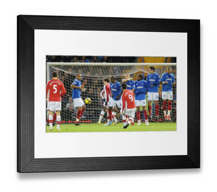 Framed Print : Eduardo shoots past the Portsmouth wall to score the 1st Arsenal goal. Portsmouth 1