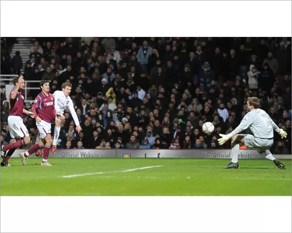 Aaron Ramsey shoots past West Ham goalkeeper Rob Green to score the 1st Arsenal goal