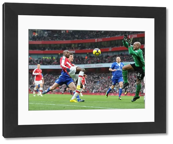 William Gallas (Arsenal) Tim Howard (Everton). Arsenal 2: 2 Everton, Barclays Premier League