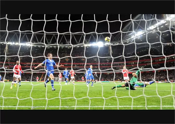 Tomas Rosicky shoots past Everton goalkeeper Tim Howard to score the 2nd Arsenal goal