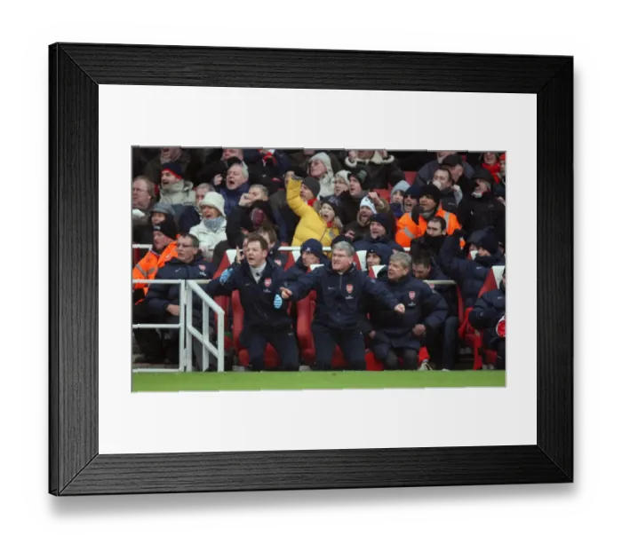 Framed Print : (L>R) Colin Lewin (Physio), Pat Rice (Assistant Manager) and Arsene Wenger Framed Print : (L>R) Colin Lewin (Physio), Pat Rice (Assistant Manager) and Arsene Wenger