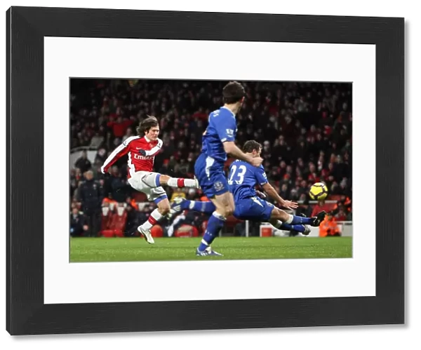 Tomas Rosicky scores Arsenals 2nd goal under pressure from Lucas Neill (Everton)