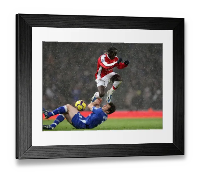 Framed Print : Bacary Sagna (Arsenal) Leighton Baines (Everton). Arsenal 2: 2 Everton. Barclays Premier League