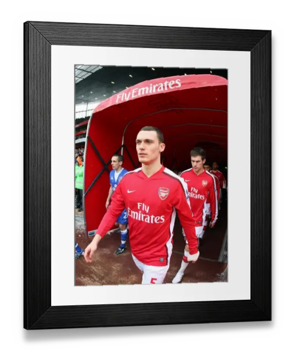 Framed Print : Thomas Vermaelen (Arsenal). Arsenal 2: 2 Everton. Barclays Premier League