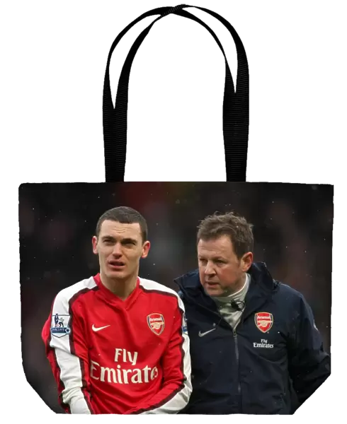 Thomas Vermaelen (Arsenal) with Physio Colin Lewin. Arsenal 2: 2 Everton
