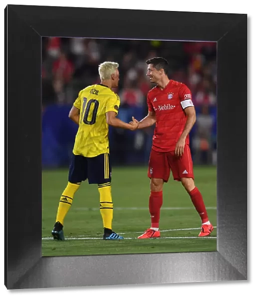 Arsenal vs. Bayern Munich: Mesut Ozil and Robert Lewandowski Clash in 2019 International Champions Cup