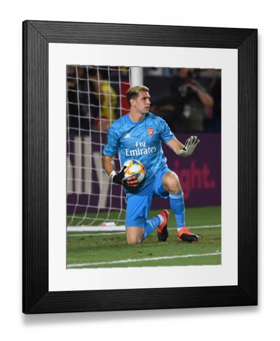 Framed Print : Arsenal's Emi Martinez Goes Head-to-Head Against Bayern Munich in International Champions Cup Framed Print : Arsenal's Emi Martinez Goes Head-to-Head Against Bayern Munich in International Champions Cup