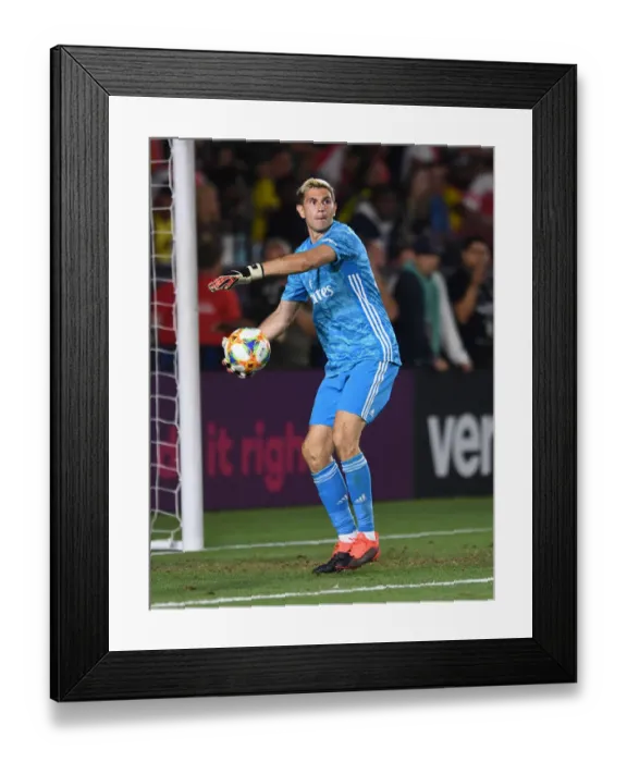 Framed Print : Arsenal's Emi Martinez Goes Head-to-Head with Bayern Munich in International Champions Cup Showdown