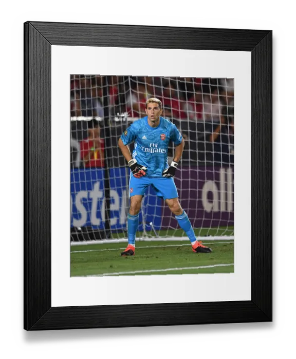Framed Print : Arsenal's Emi Martinez Goes Head-to-Head Against Bayern Munich in International Champions Cup Framed Print : Arsenal's Emi Martinez Goes Head-to-Head Against Bayern Munich in International Champions Cup