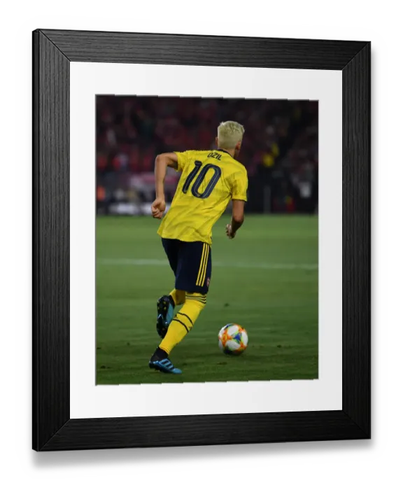 Framed Print : Mesut Ozil vs Bayern Munich: Arsenal Star Faces Off in 2019 Pre-Season Clash