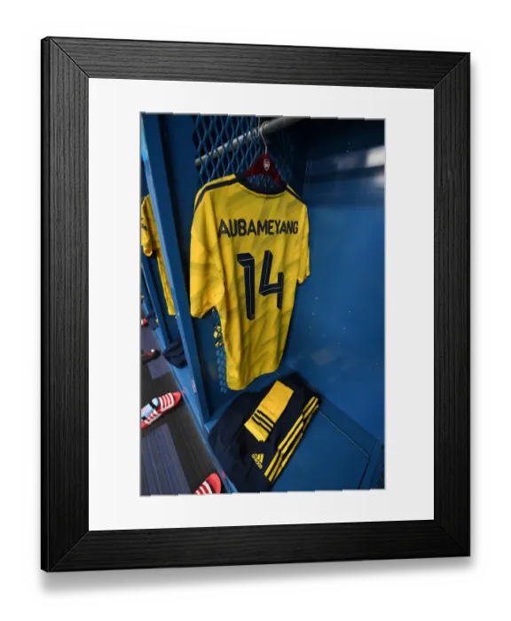 Framed Print : Arsenal Football Club: Pierre-Emerick Aubameyang Gears Up for Arsenal v Bayern Munich in the International Champions Cup, Los Angeles, 2019 Framed Print : Arsenal Football Club: Pierre-Emerick Aubameyang Gears Up for Arsenal v Bayern Munich in the International Champions Cup, Los Angeles, 2019