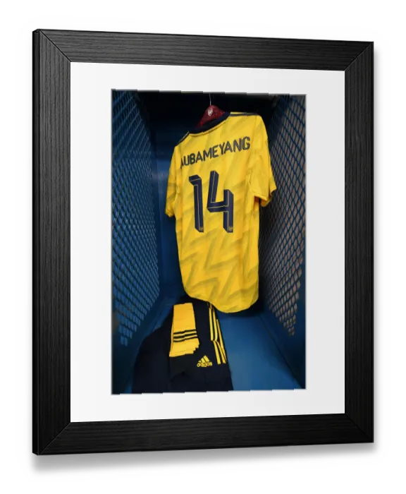 Framed Print : Arsenal FC: Pierre-Emerick Aubameyang in the Changing Room Before Arsenal vs. Bayern Munich in the International Champions Cup, Los Angeles (2019)