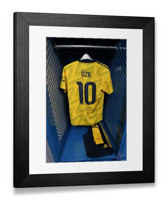 Framed Print : Arsenal FC: Mesut Ozil's Changing Room Moment before Arsenal vs. Bayern Munich in the International Champions Cup (2019) Framed Print : Arsenal FC: Mesut Ozil's Changing Room Moment before Arsenal vs. Bayern Munich in the International Champions Cup (2019)
