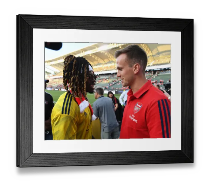 Framed Print : Arsenal's Rob Holding Meets NFL Star Jay Ajayi Ahead of Arsenal vs. Bayern Munich in LA