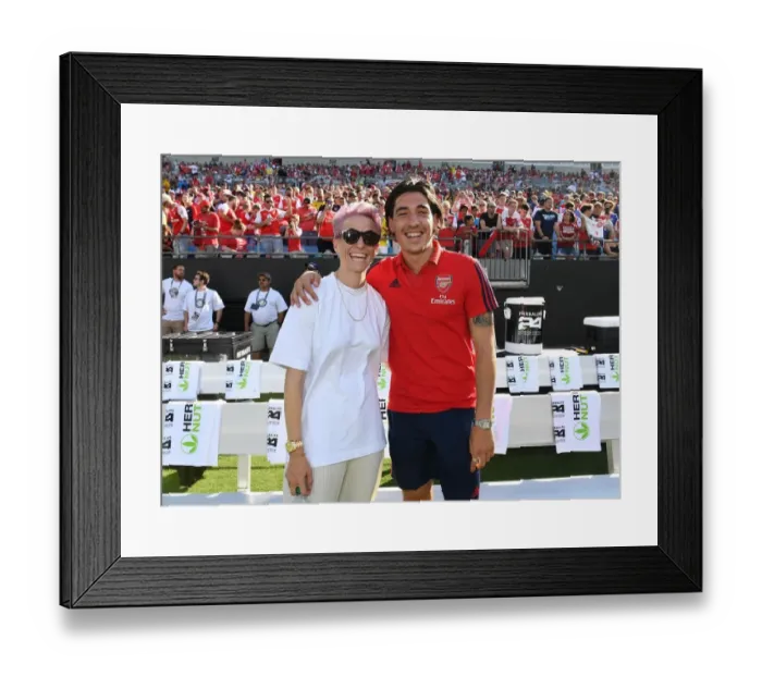 Framed Print : Arsenal's Bellerin Meets Megan Rapinoe of Reign FC during Arsenal v Fiorentina Match Framed Print : Arsenal's Bellerin Meets Megan Rapinoe of Reign FC during Arsenal v Fiorentina Match