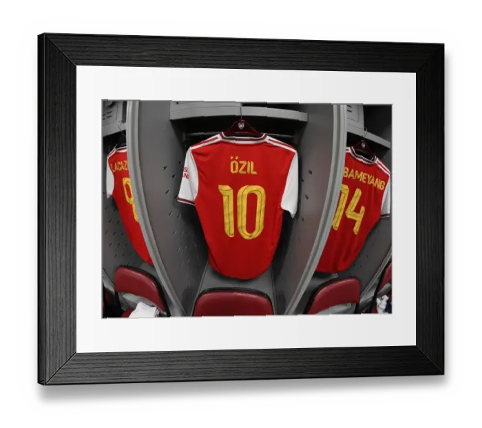 Framed Print : Mesut Ozil's Arsenal Jersey in Arsenal Changing Room Before Colorado Rapids Match (2019-20) Framed Print : Mesut Ozil's Arsenal Jersey in Arsenal Changing Room Before Colorado Rapids Match (2019-20)