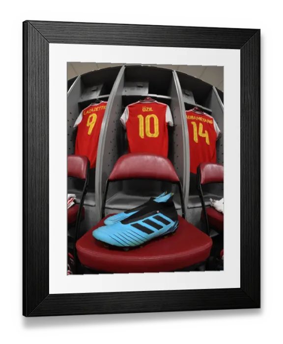 Framed Print : Behind the Scenes: Mesut Ozil's Pre-Match Routine with Arsenal at Colorado Rapids (2019-20) Framed Print : Behind the Scenes: Mesut Ozil's Pre-Match Routine with Arsenal at Colorado Rapids (2019-20)