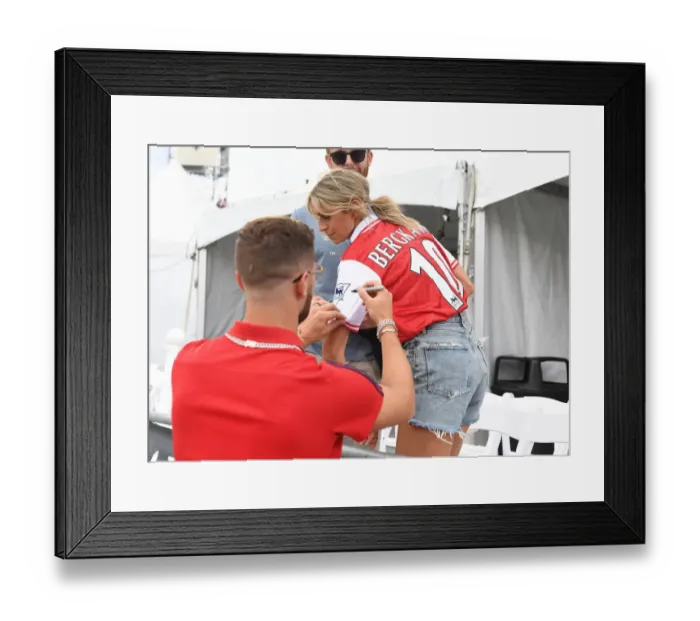 Framed Print : Arsenal's Mustafi Signs Autographs for Fans Before Colorado Rapids Match