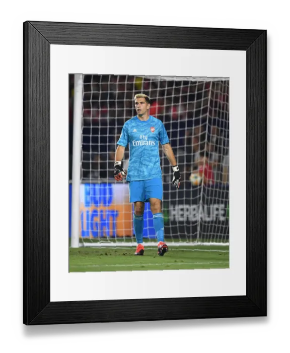 Framed Print : Arsenal's Emiliano Martinez Shines: Unforgettable Performance Against FC Bayern in International Champions Cup