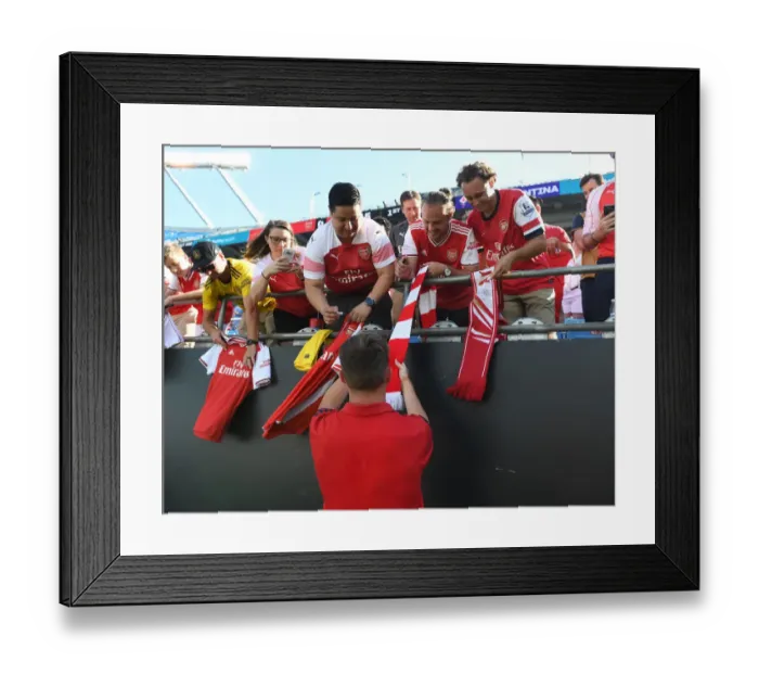 Framed Print : Arsenal's Rob Holding Engages with Excited Fans Before Arsenal v Fiorentina in 2019 International Champions Cup