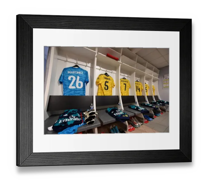 Framed Print : Arsenal Players Prepare for Angers Friendly: Gunners Gear Up at Stade Raymond Kopa