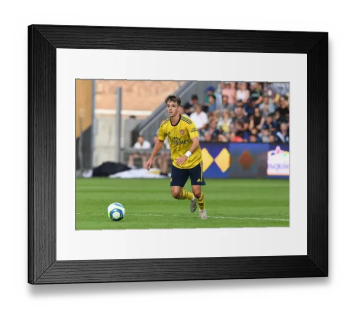 Framed Print : Arsenal's Robbie Burton in Action against Angers during Pre-Season Friendly