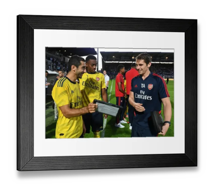 Framed Print : Arsenal Players Mkhitaryan and Willock Review Match Stats with Sports Scientist Allen Framed Print : Arsenal Players Mkhitaryan and Willock Review Match Stats with Sports Scientist Allen